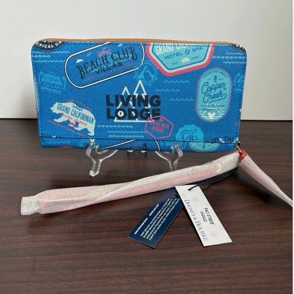 Dooney & Bourke Disney Vacation Blue Large Zippered Club Wristlet Wallet NWT - Picture 3 of 8